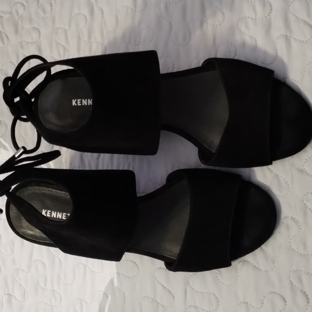 Kenneth Cole heels